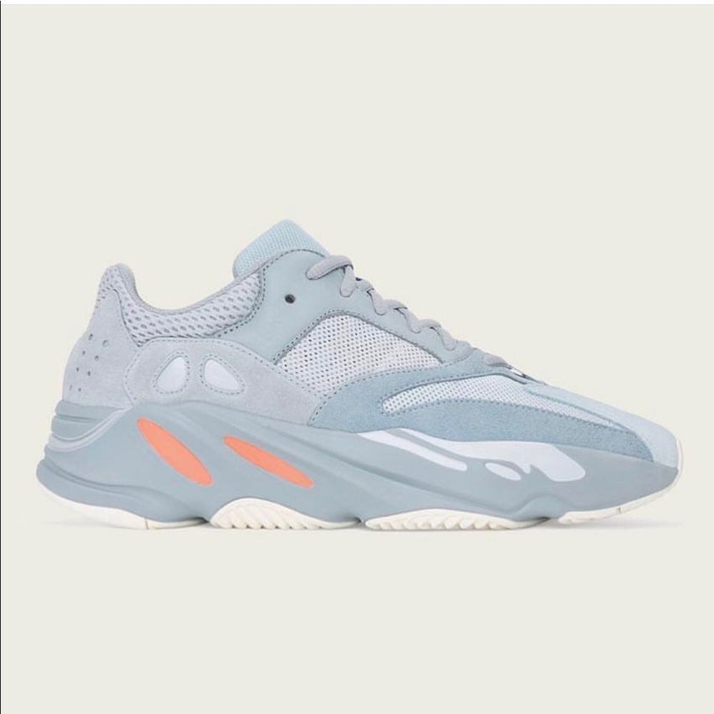 Yeezy 700 inertia size 5